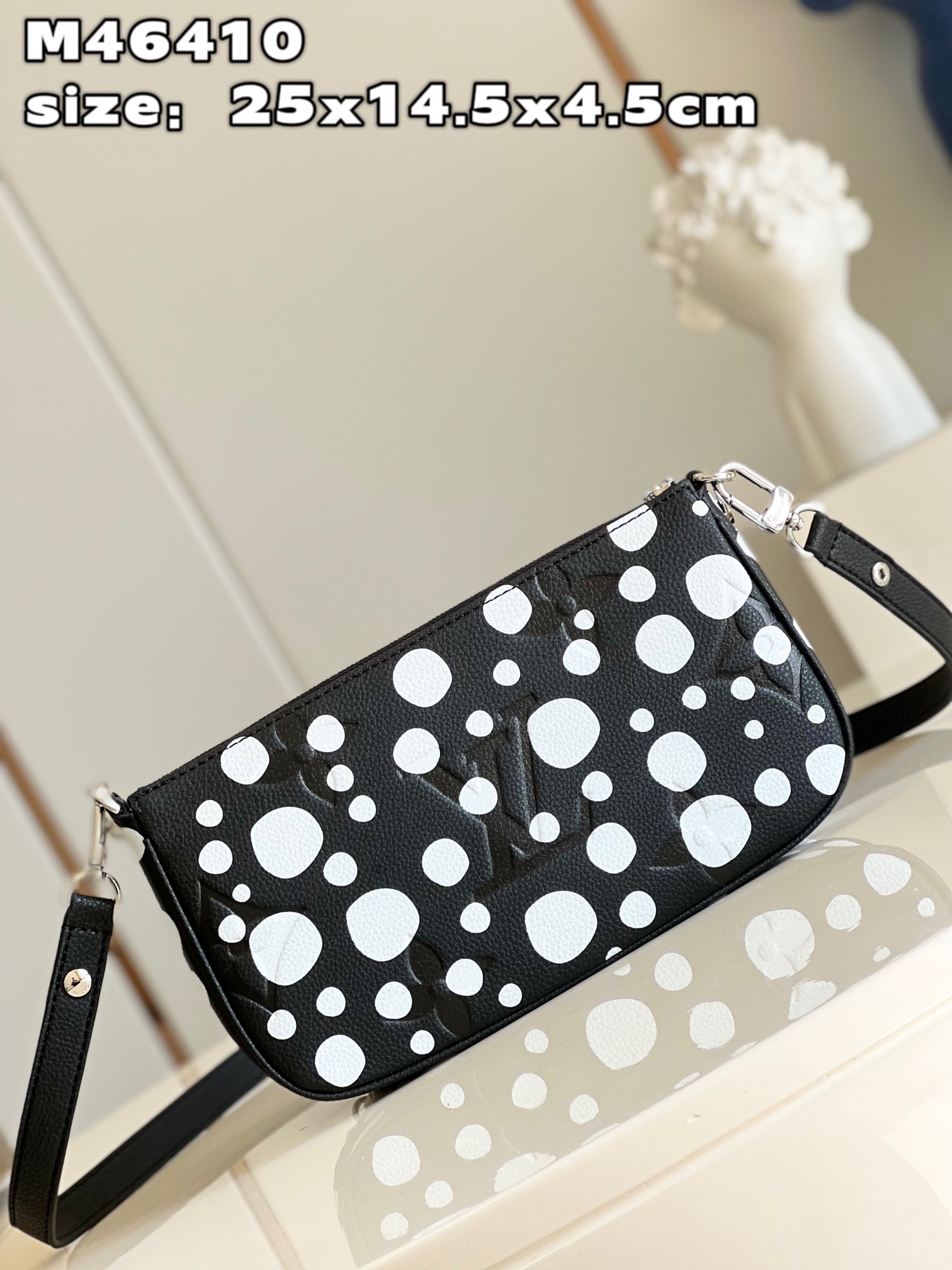 TOP Louis Vuitton LV  LV x YK Multi Pochette Accessoires Handbag 25x14.5x4.5 cm - Black