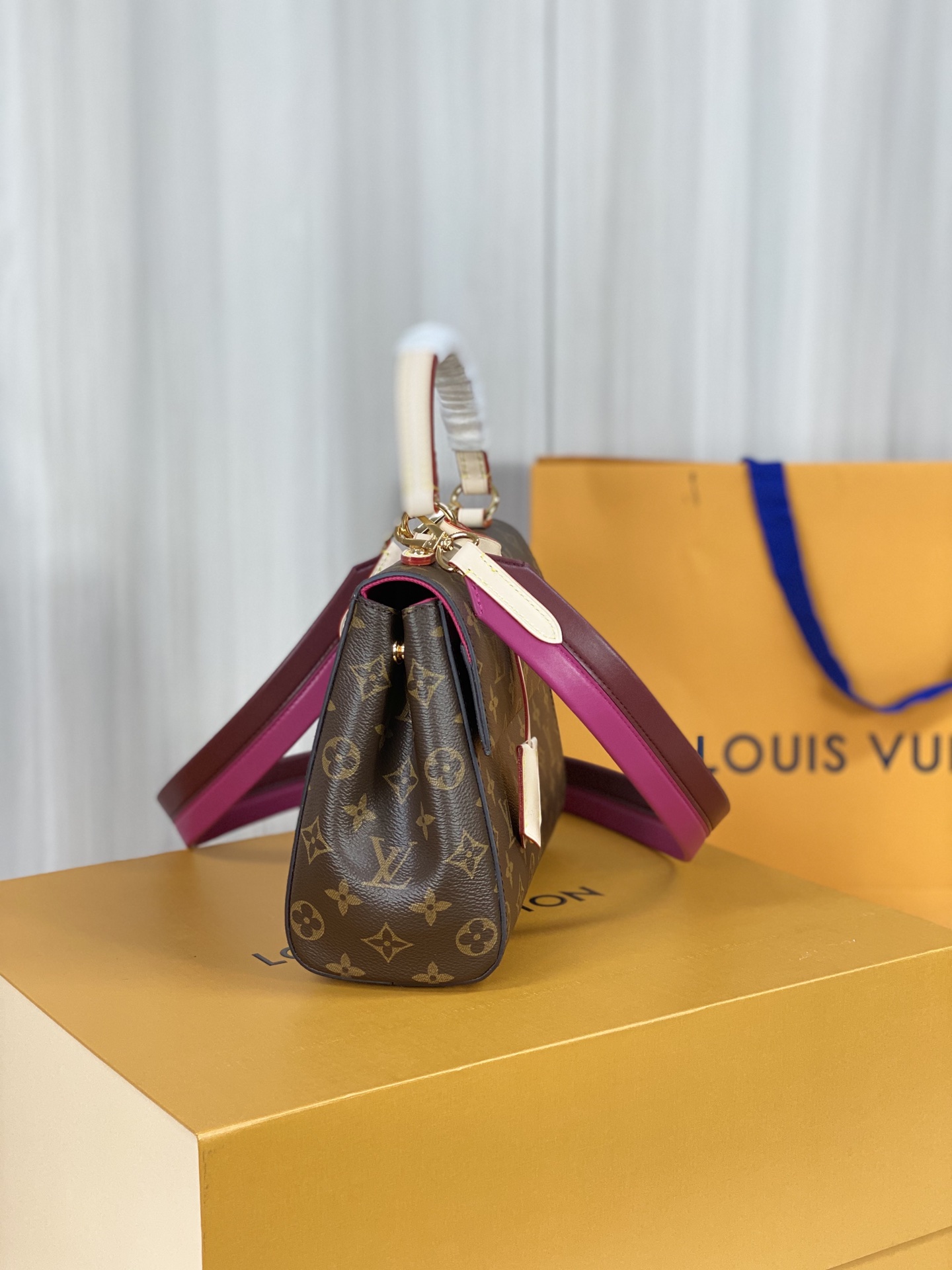 Louis Vuitton Cluny MM M42735
