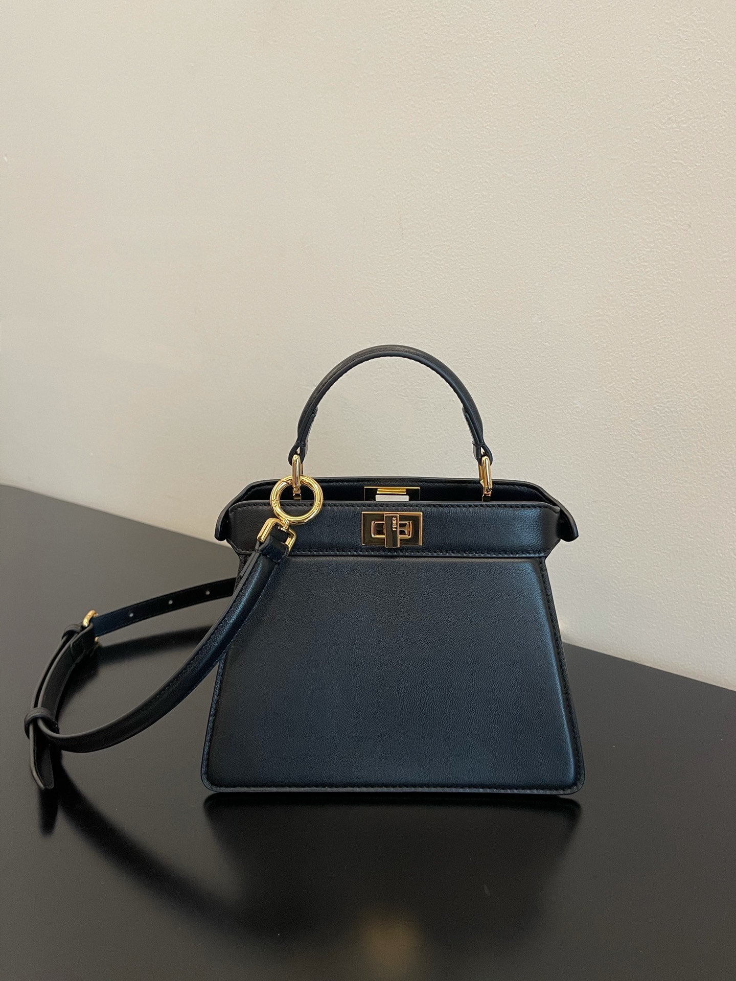 TOP FENDI Peekaboo ISeeU Petite Bag 20x11x15cm - Black&GHW