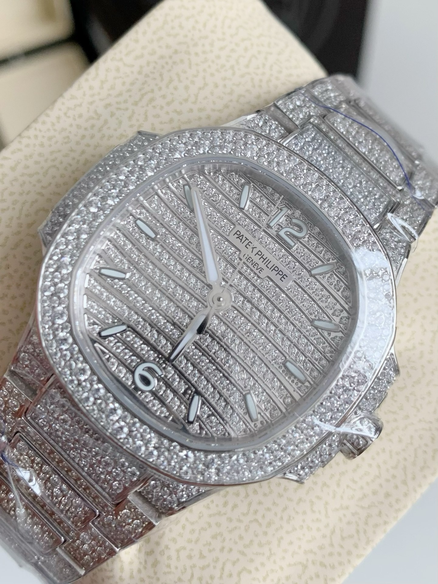 Patek Philippe Nautilus Men Watch, Full Diamond‑encrusted Stainless Steel Automatic Mechanical Wrist Watch