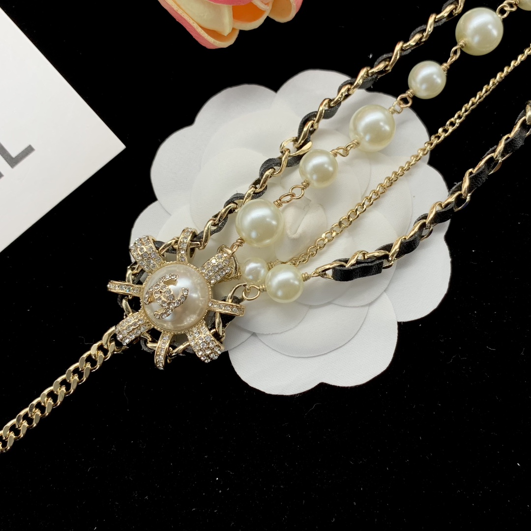 TOP CHANEL Pearl/Diamond Choker Necklace