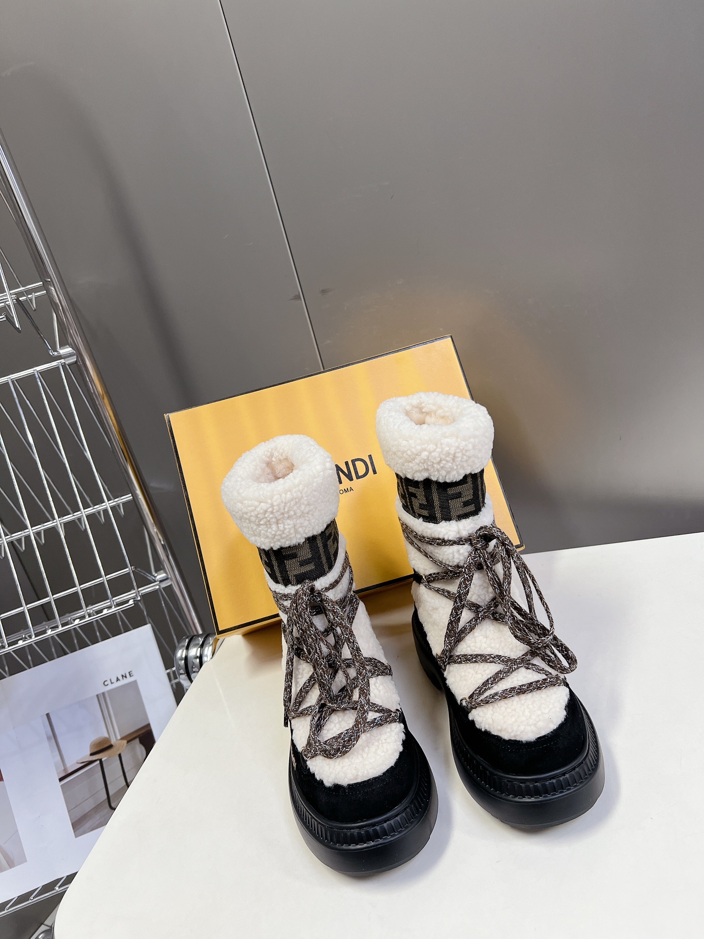 TOP FENDI FF Après-ski Boots - 2 Colors