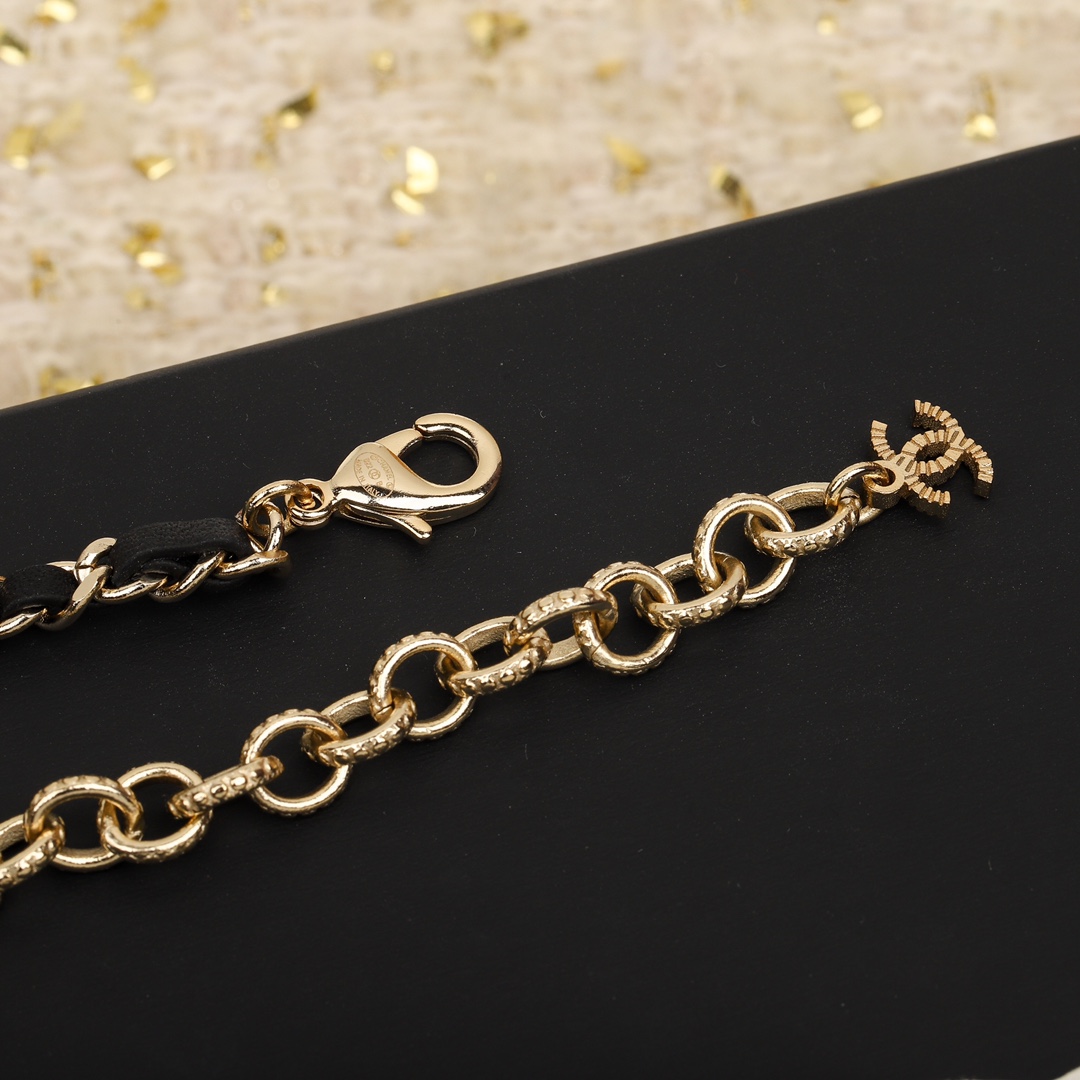 Top CHANEL Logo Lambskin Black and White Diamond Choker