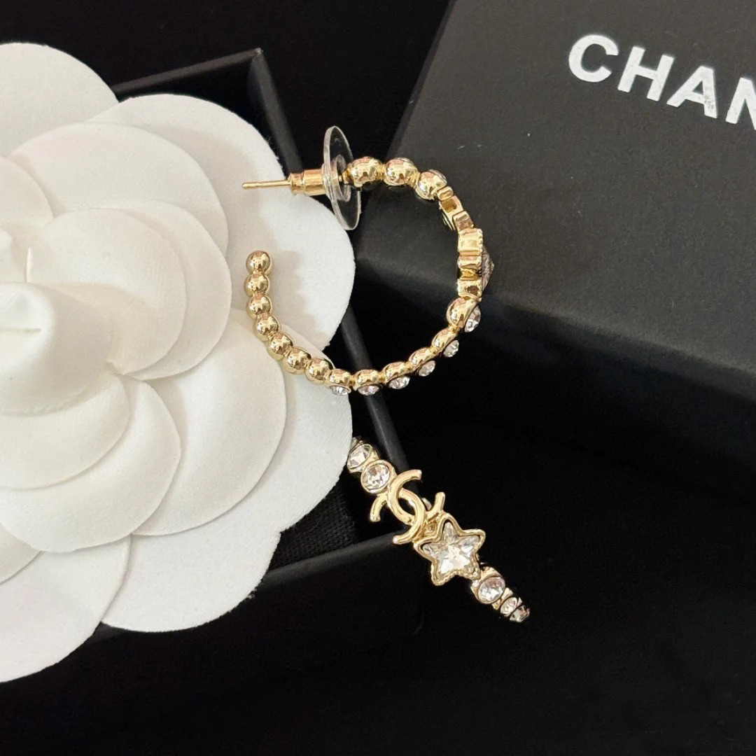 TOP CHANEL Vintage CC Earrings - Gold Color