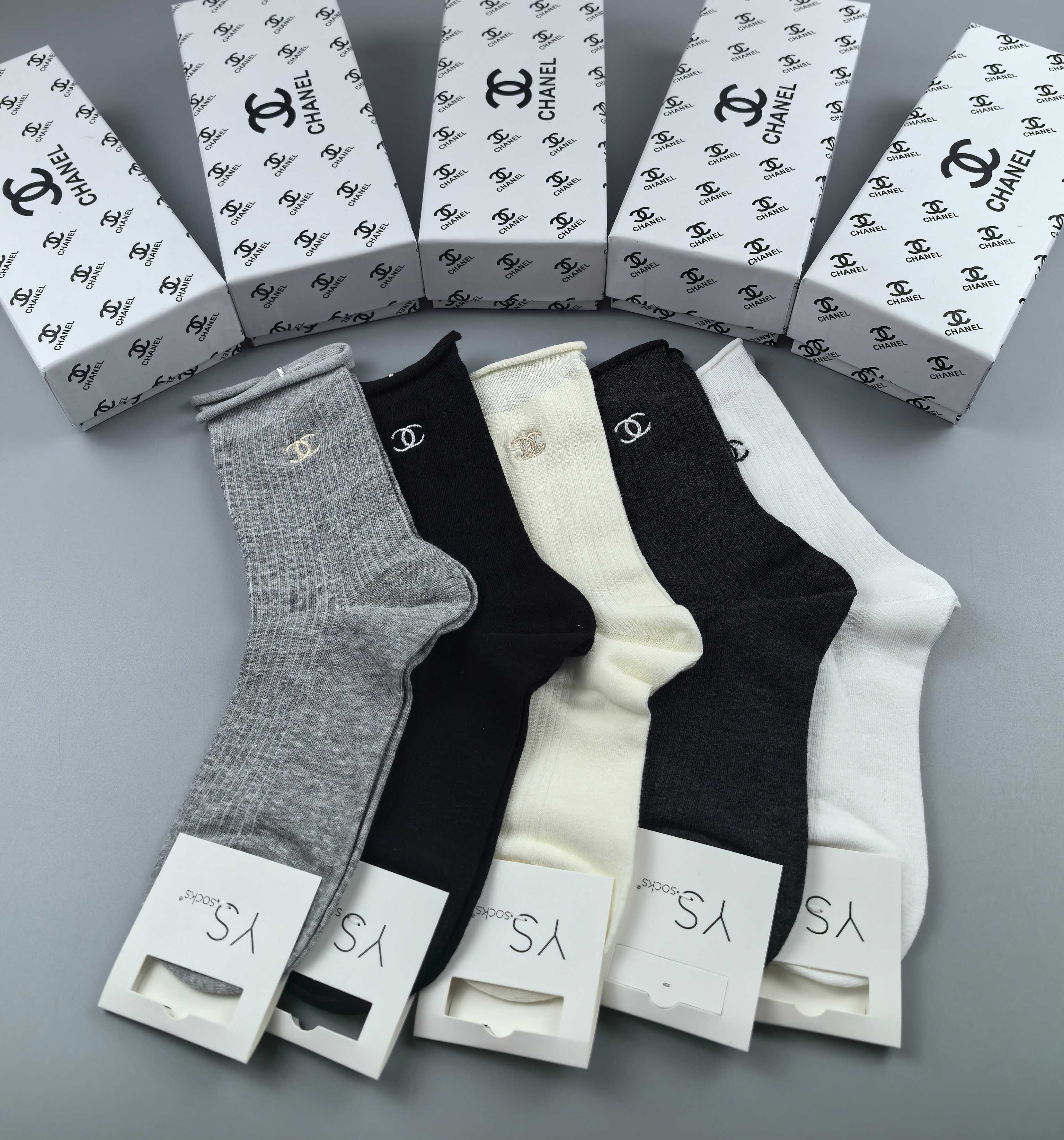 TOP CHANEL Socks - 5 Pieces as a Set
