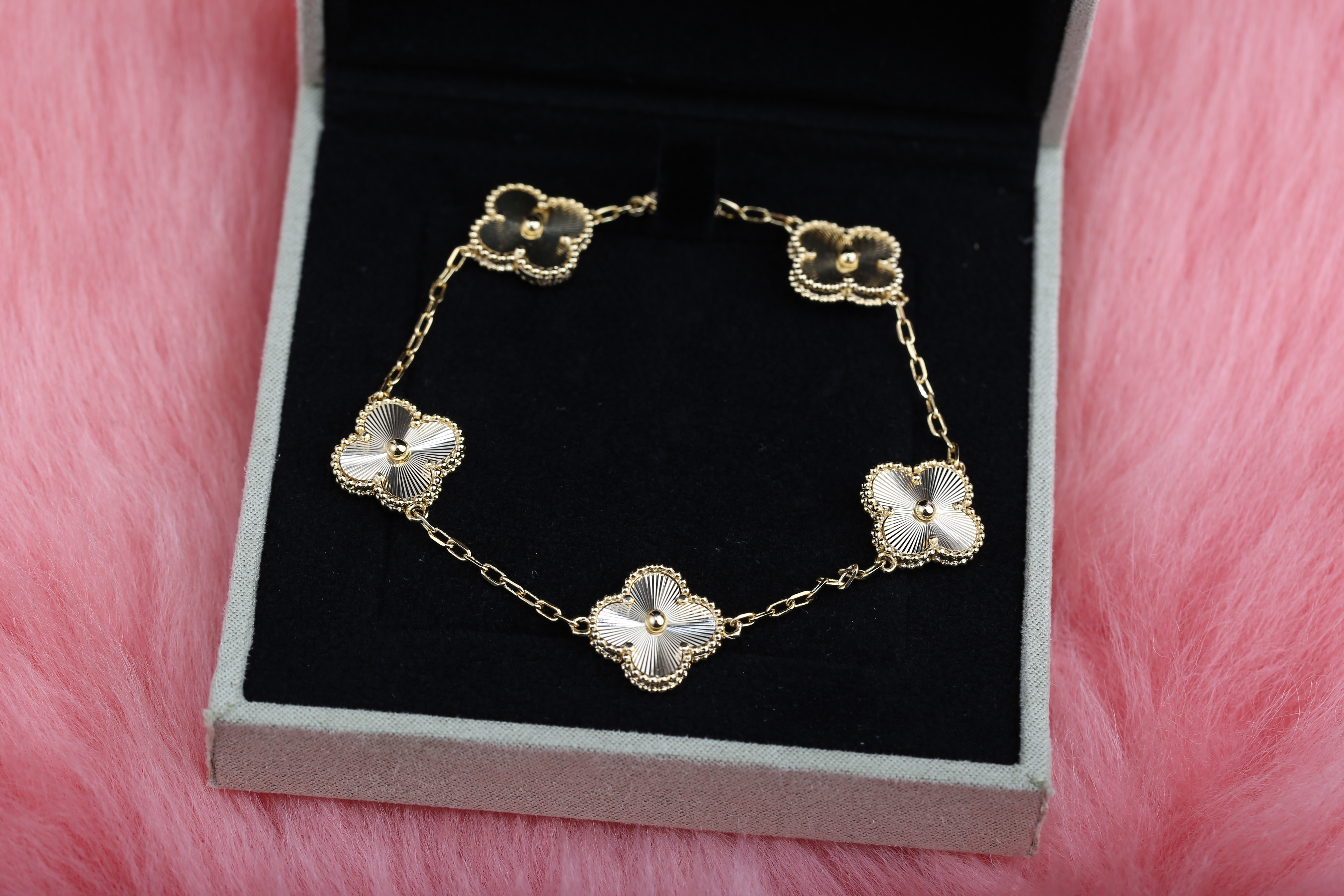 Van Cleef&Arpels VCA Gold Laser Bracelet