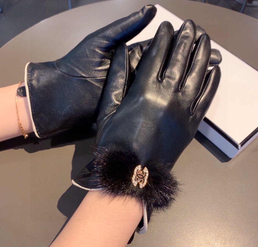 TOP CHANEL Gloves - Black