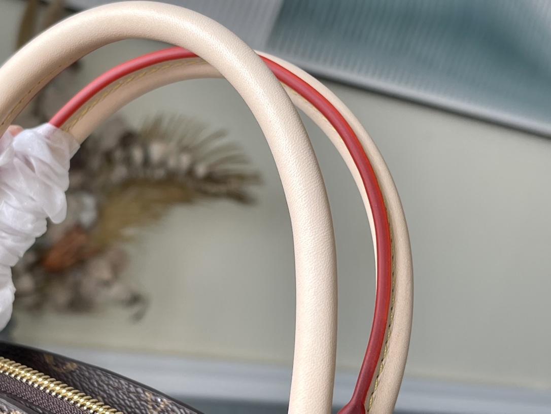 Louis Vuitton Grand Palais M45898