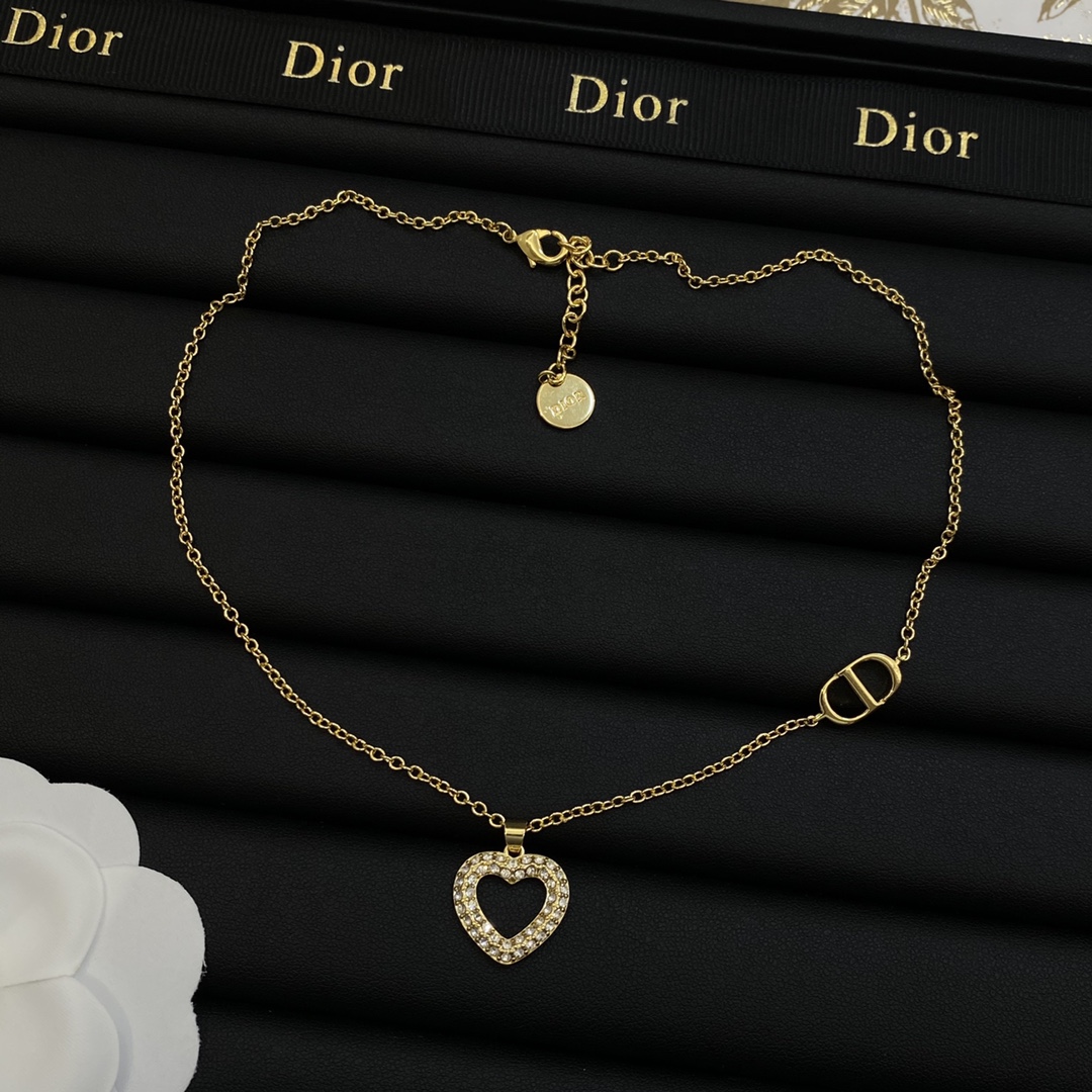 TOP Christian Dior Hollow Heart with Diamonds Necklace - Gold