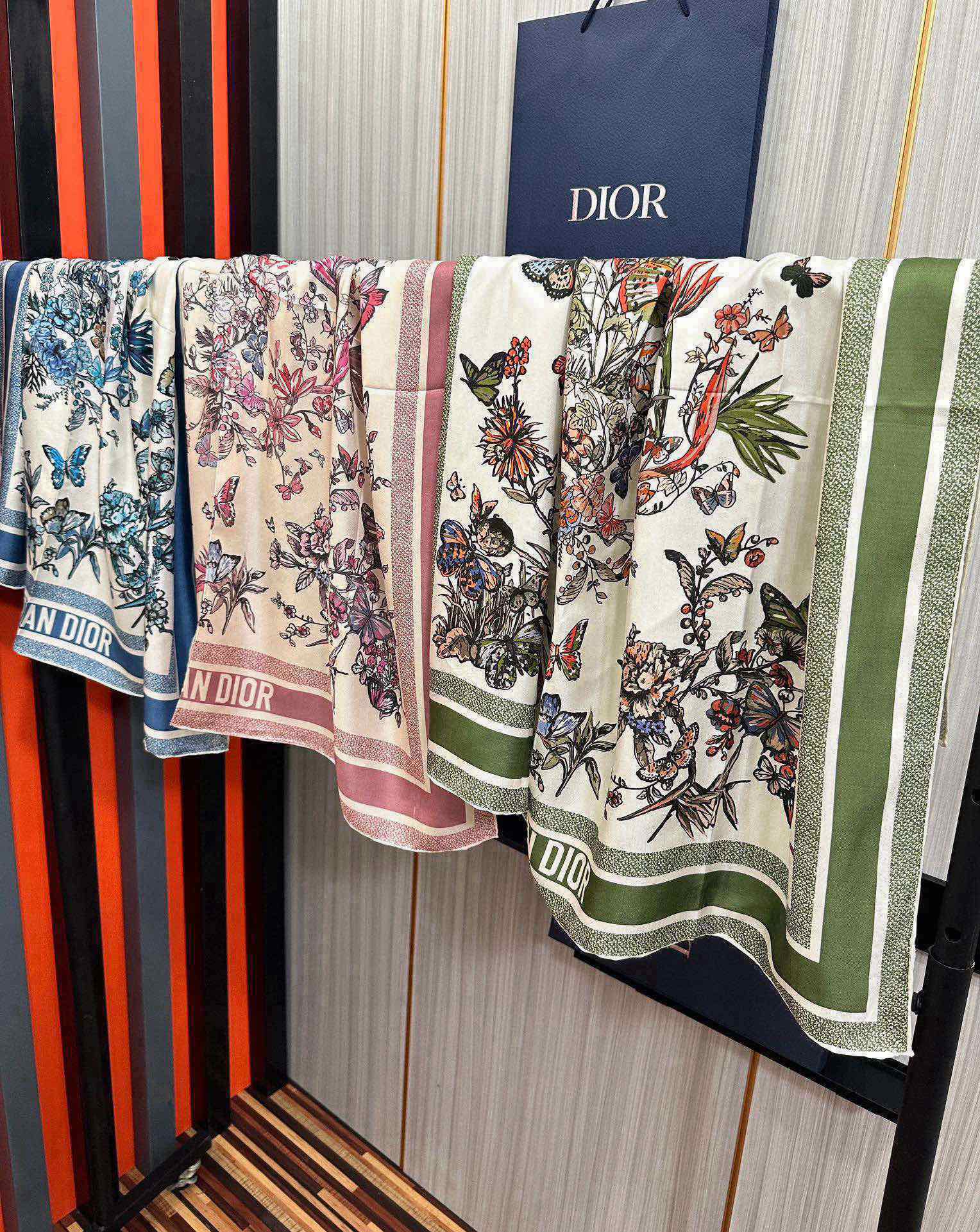 TOP Christian Dior Silk Scarf 90x90 cm - 3 Colors