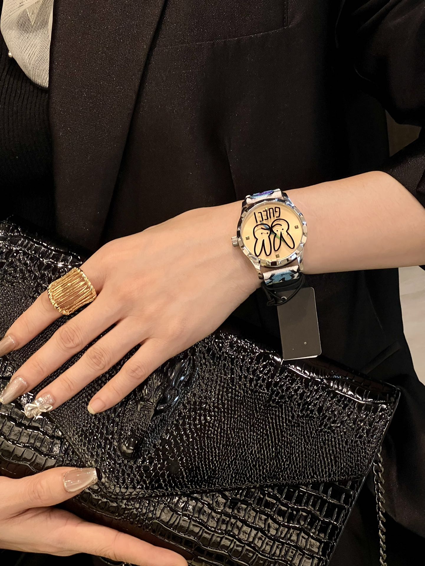 TOP GUCCI G-Timeless Series W Bowl Watch 38 mm