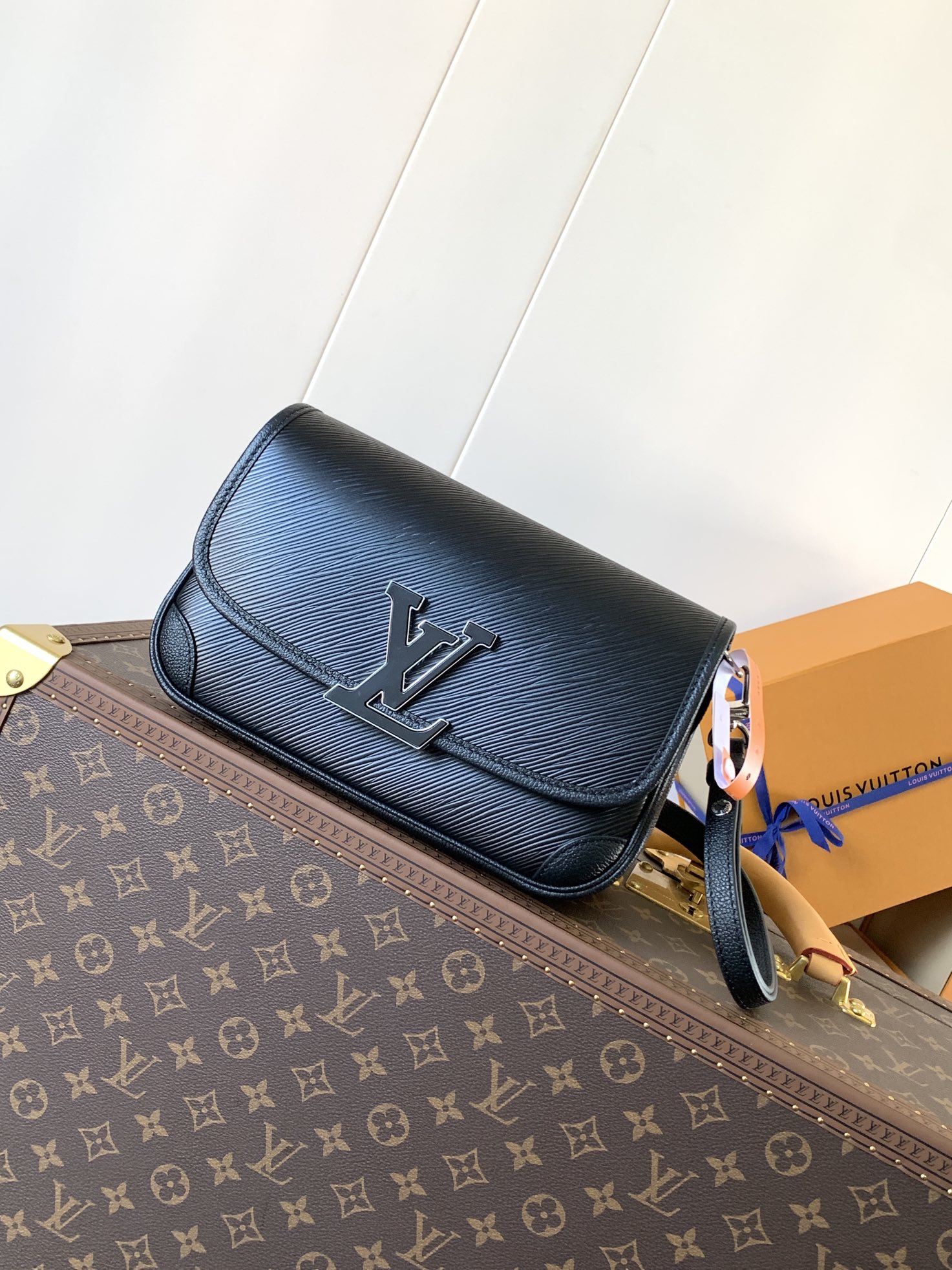 TOP Louis Vuitton LV Buci Handbag 24.5 x 15.5 x 9cm - 3 Colour
