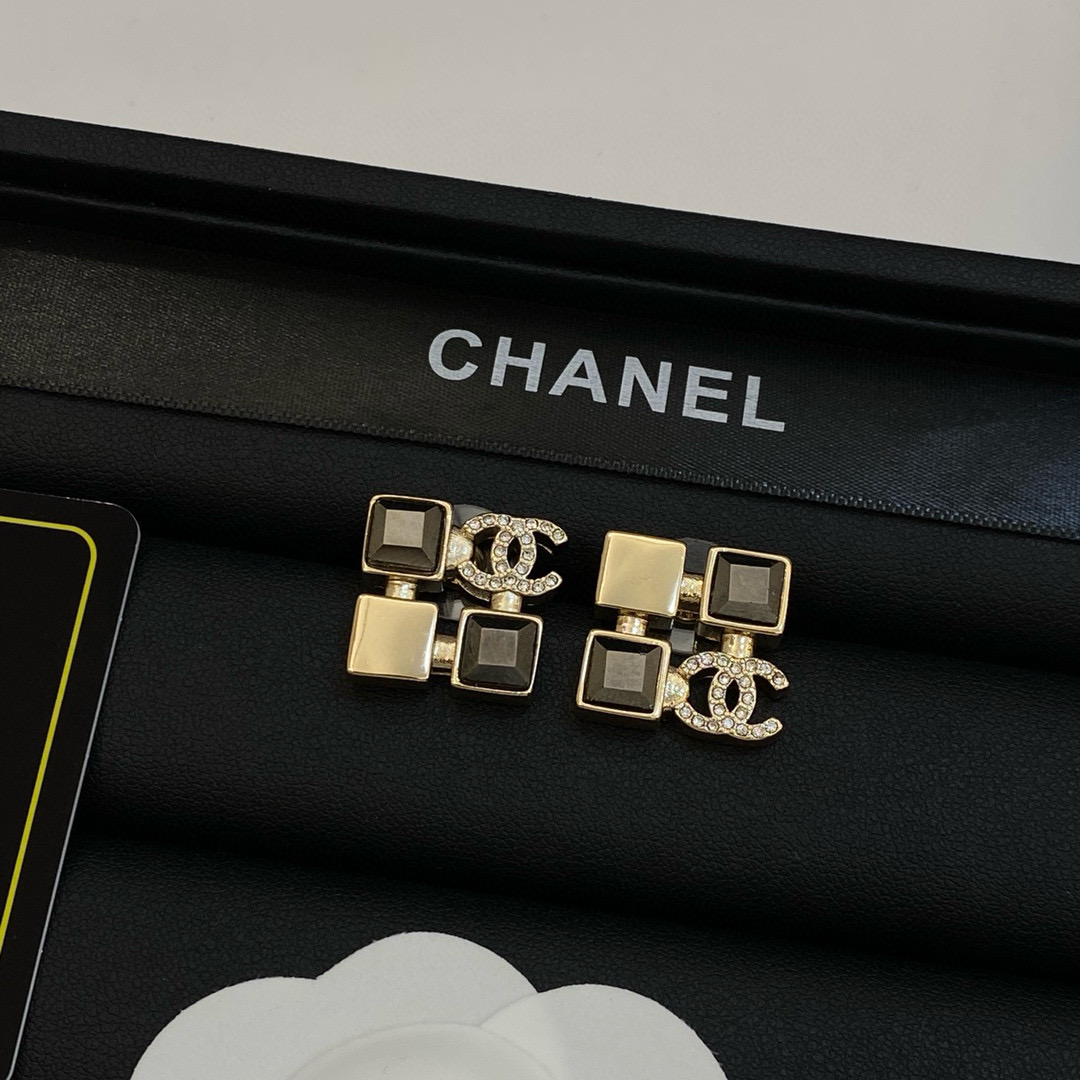 TOP CHANEL Earrings - Collection