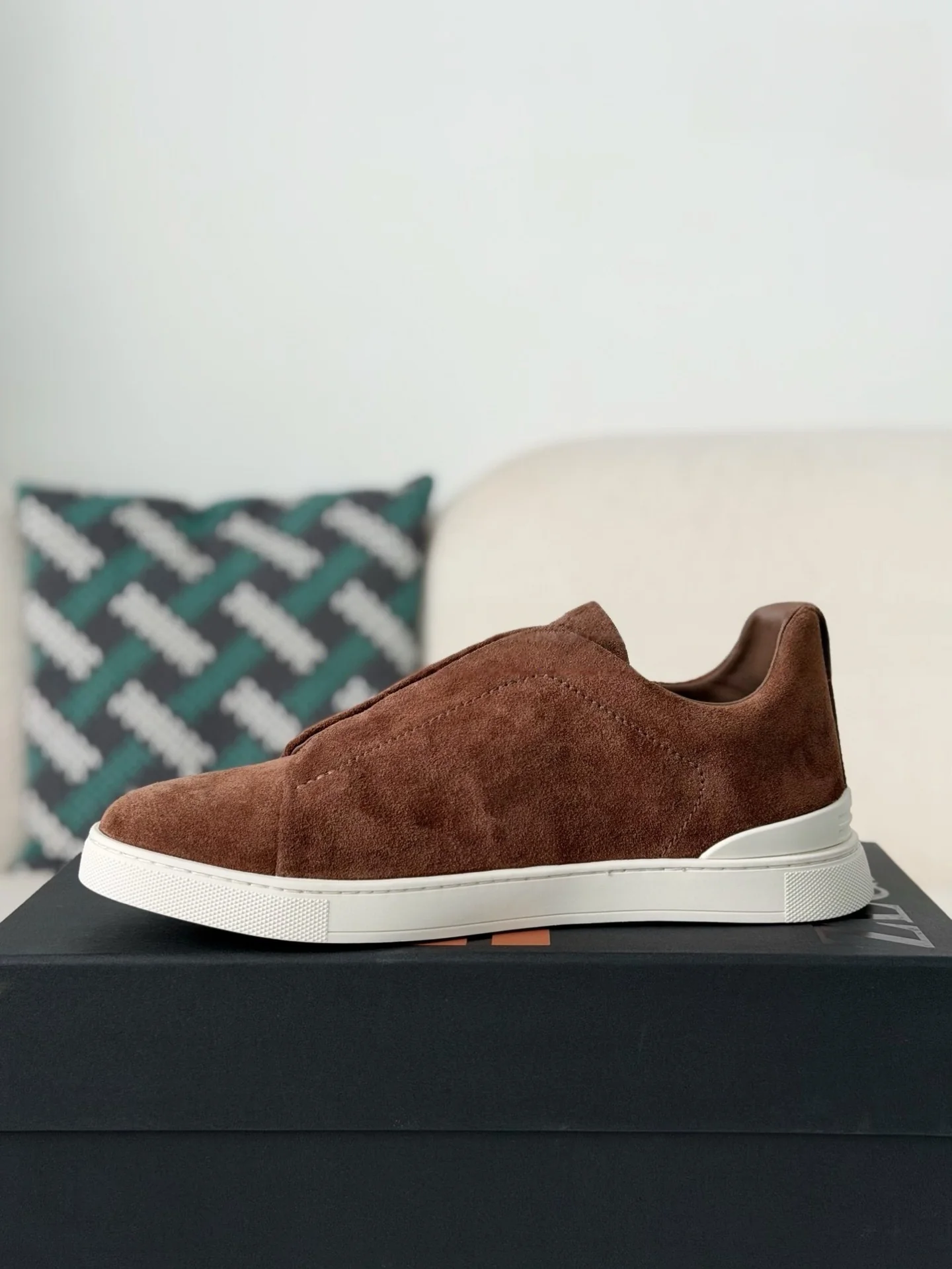 Men Brown Suede Slip‑On Sneakers Elastic Band Low Top Casual Flat Skate Shoes