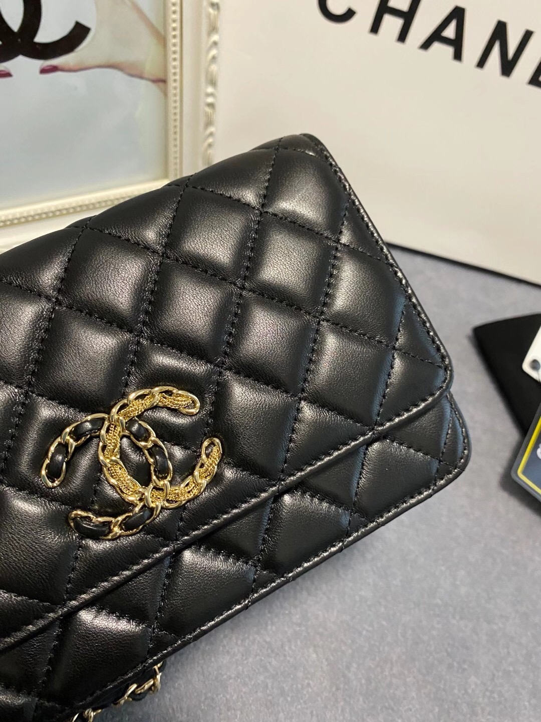 TOP CHANEL WOC Lambskin Bag 19cm - Black