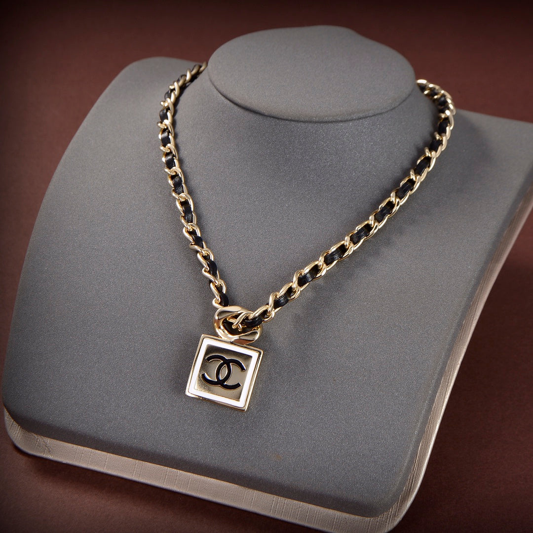TOP CHANEL Chain Rope Square Necklace
