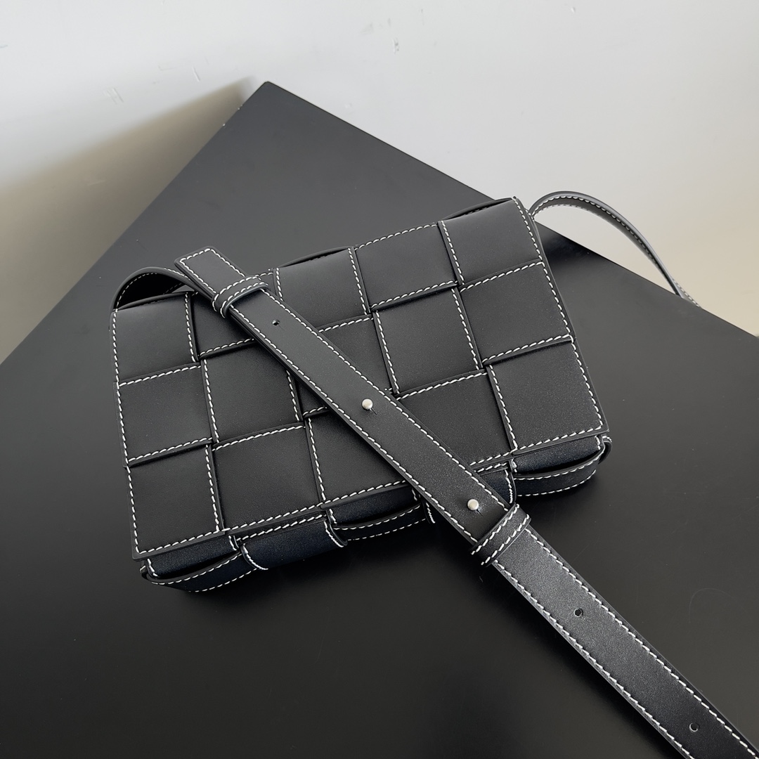 TOP Bottega Veneta BV Cassette Bags- Black