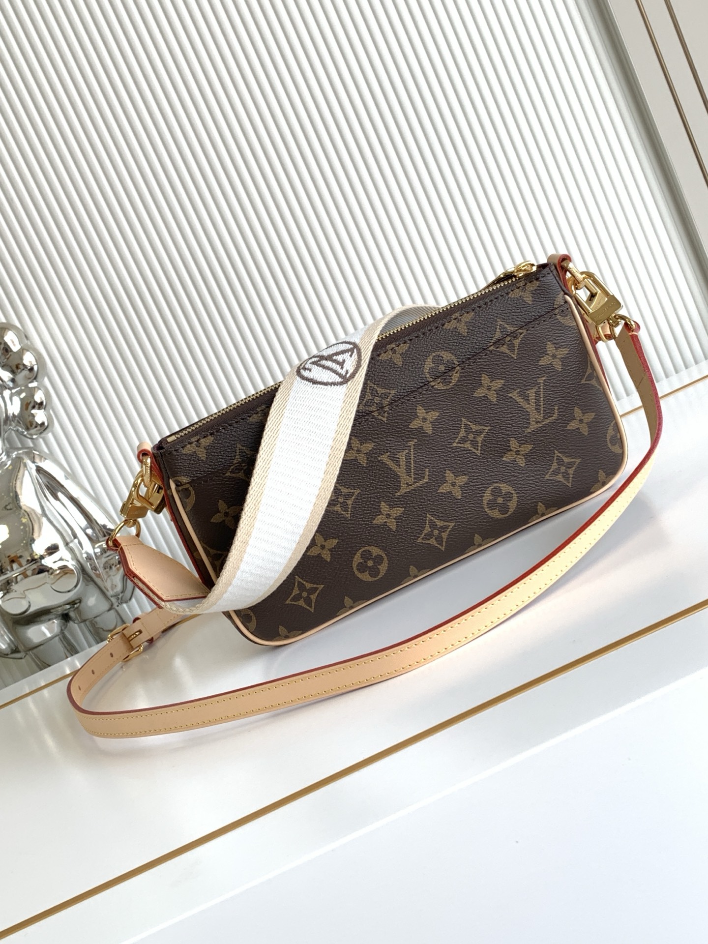 TOP Louis Vuitton LV Monogram Vivacite Handbag 25 x 15 x8cm - Brown