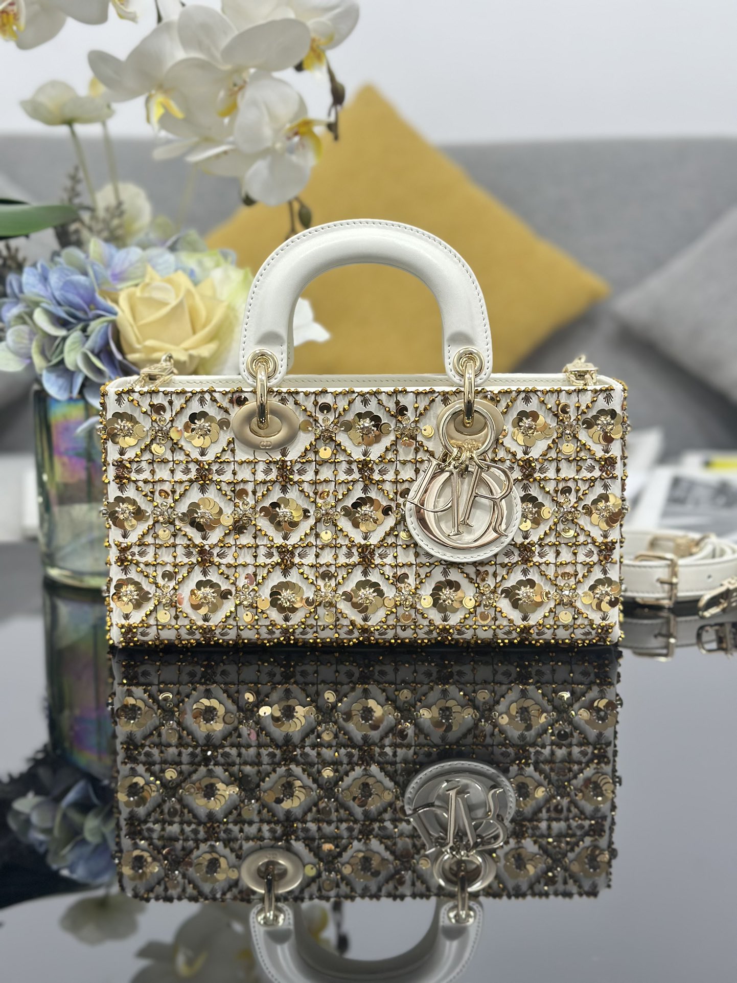 TOP Christian Dior Embroidery Beads Lady D-Joy Bag 26 x 13.5 x 5 cm - Gold