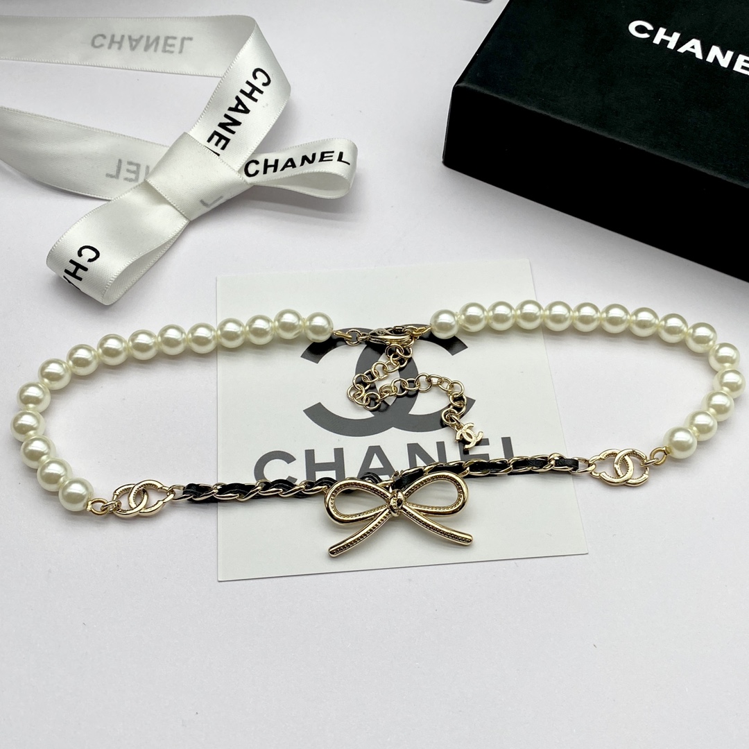 TOP CHANEL Pearl Necklace