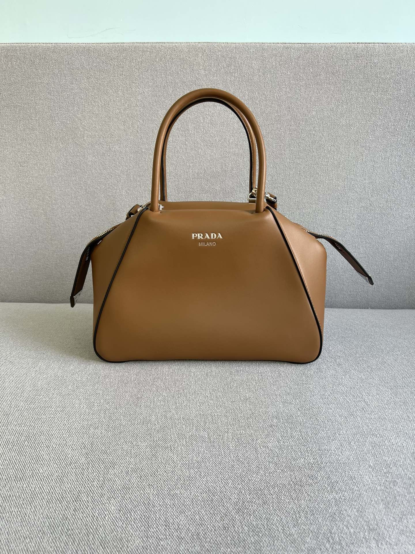 TOP PRADA Small Bowling Ball Bag 25.5X18X13.5cm - Three Colors