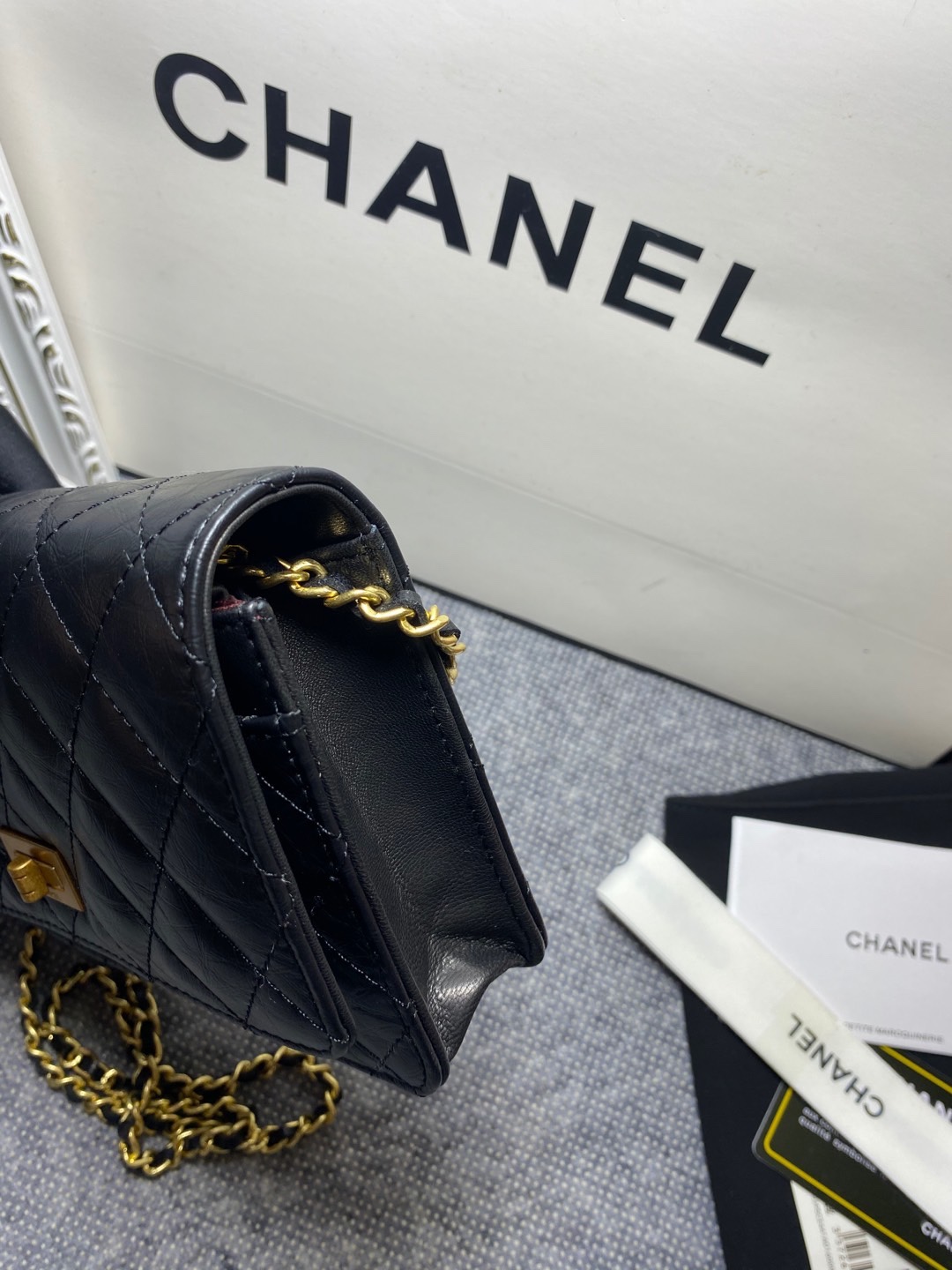 TOP CHANEL WOC Cowhide Bag 19cm - Black