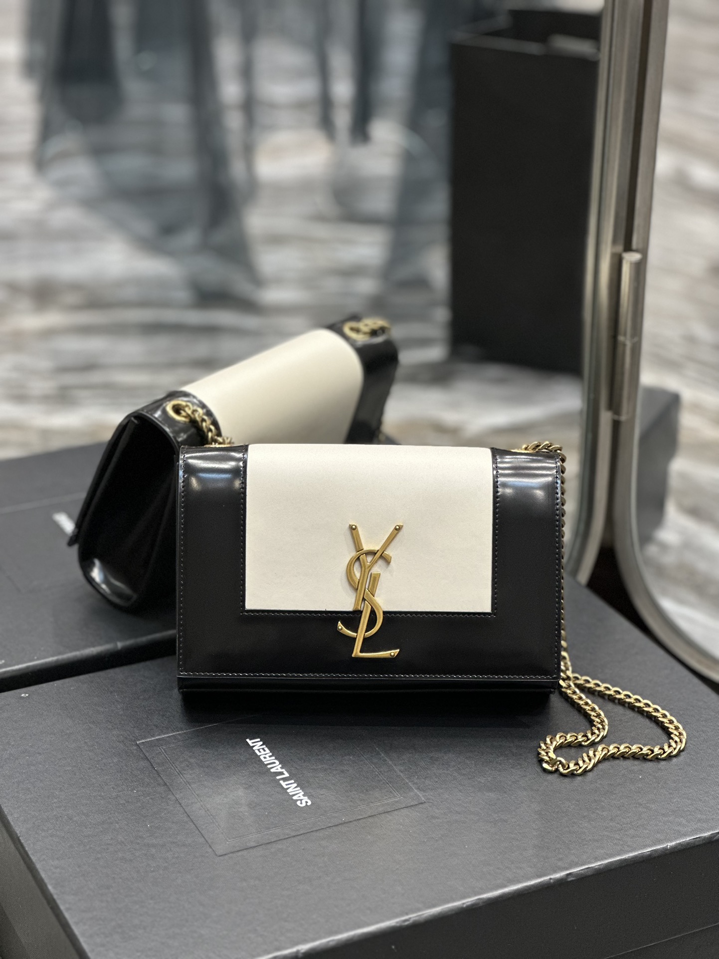 TOP Yves Saint Laurent YSL Kate Bag 20x13.5x6cm - Black and White