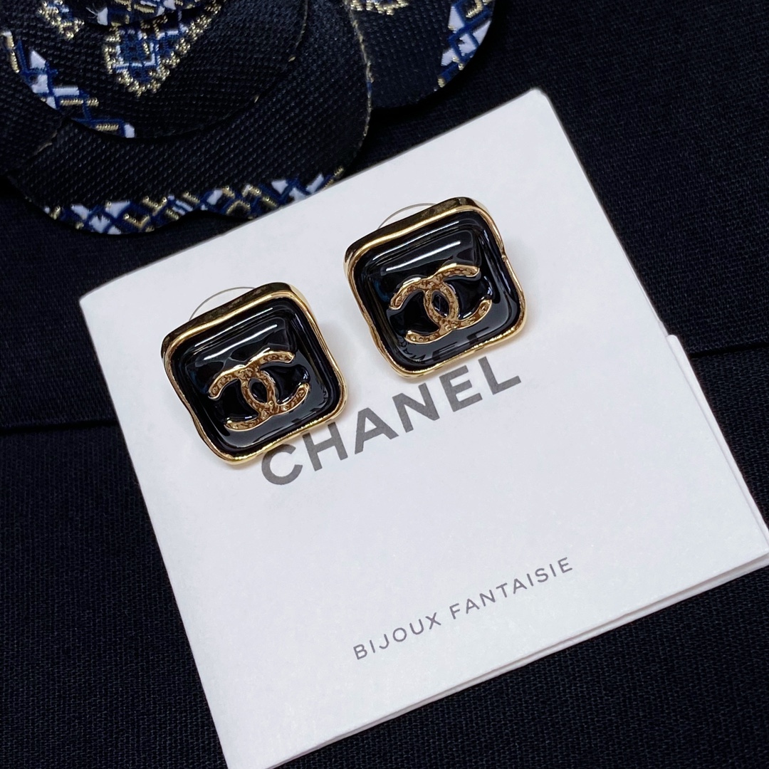 TOP CHANEL Black Gold Sugar Cube Earrings