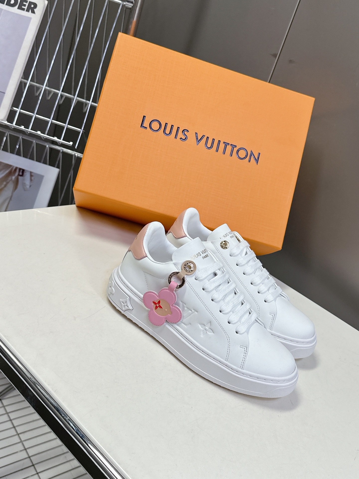 TOP Louis Vuitton LV Sneakers Cow Leather - White