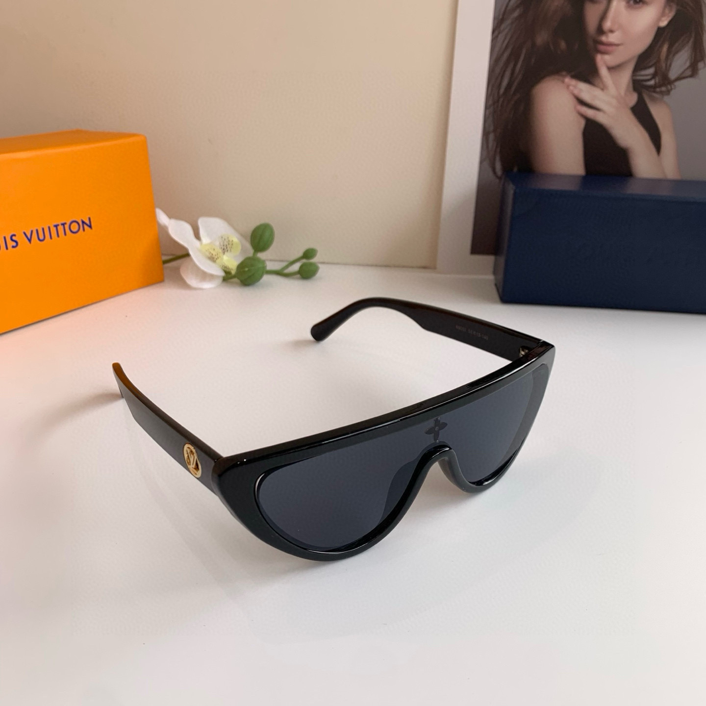 TOP Louis Vuitton LV Sunglasses - 3 Colors