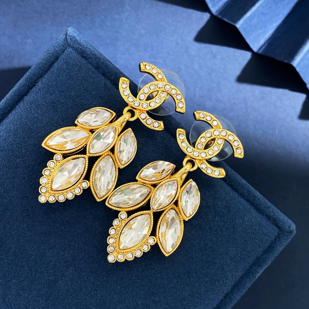 TOP CHANEL Double C Wheat Ear White Diamond Tassel Earrings - Gold