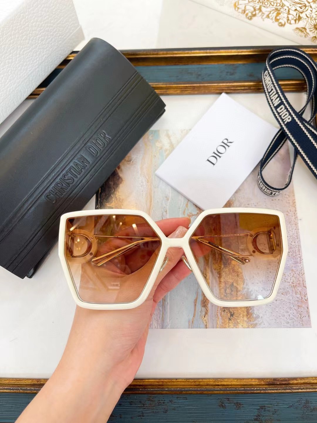 TOP Christian Dior Sunglasses - White
