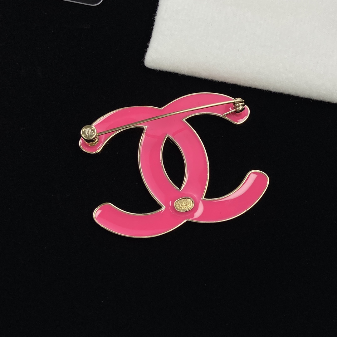 TOP CHANEL Metallic Gradient Pink Diamond Brooch - Gold