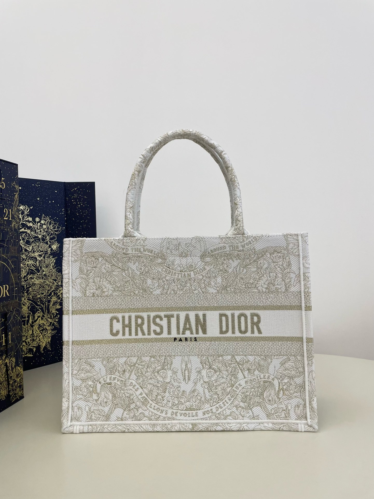 TOP Christian Dior Book Tote Bag 36x18x28cm/42x18x35cm with Flower Embroidery Pattern