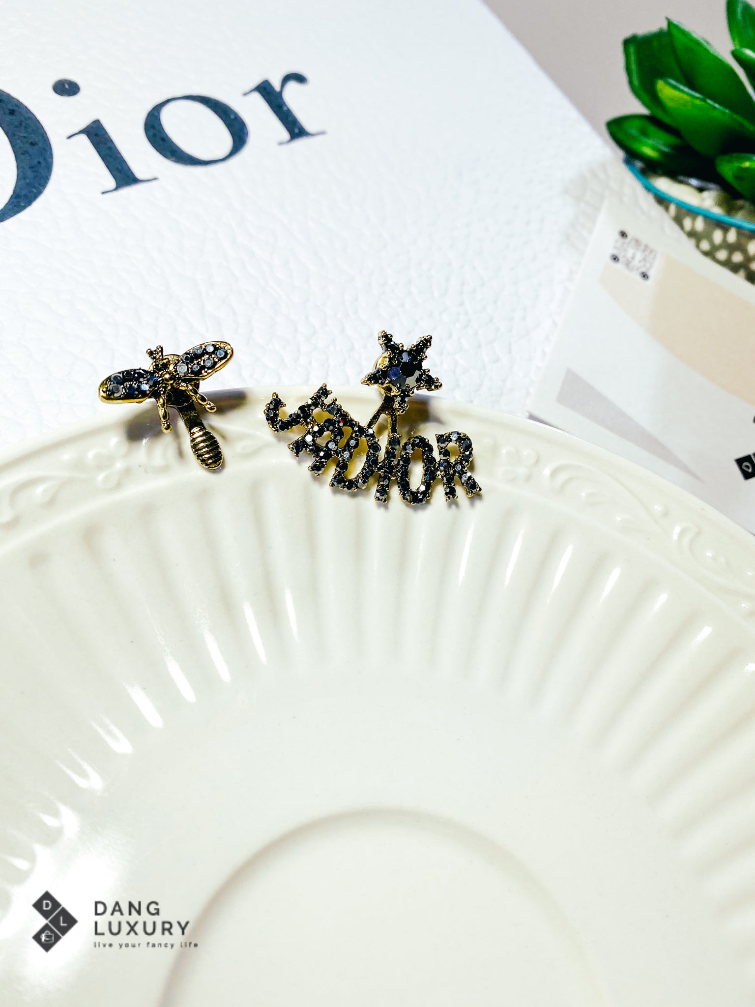 TOP Christian Dior Antique Bee Earrings