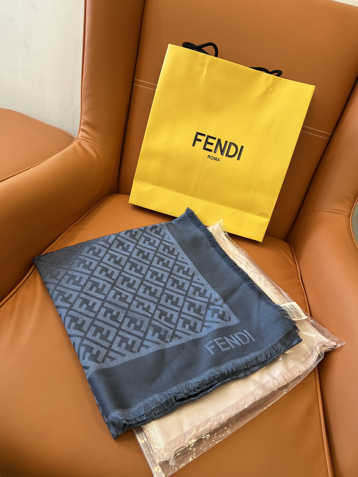 TOP FENDI FF Letter Jacquard Square Scarf 140 x 140 cm - 2 Colors