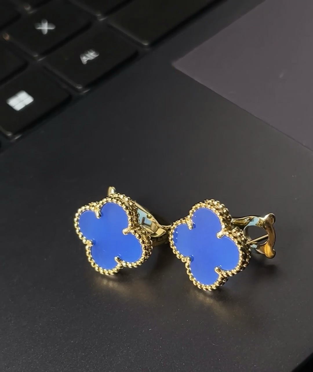 TOP Van Cleef & Arpels VCA  Earrings  - Blue
