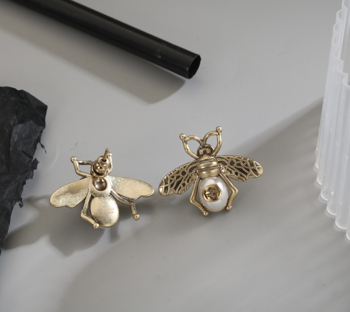 TOP GUCCI Bee Stud Earrings