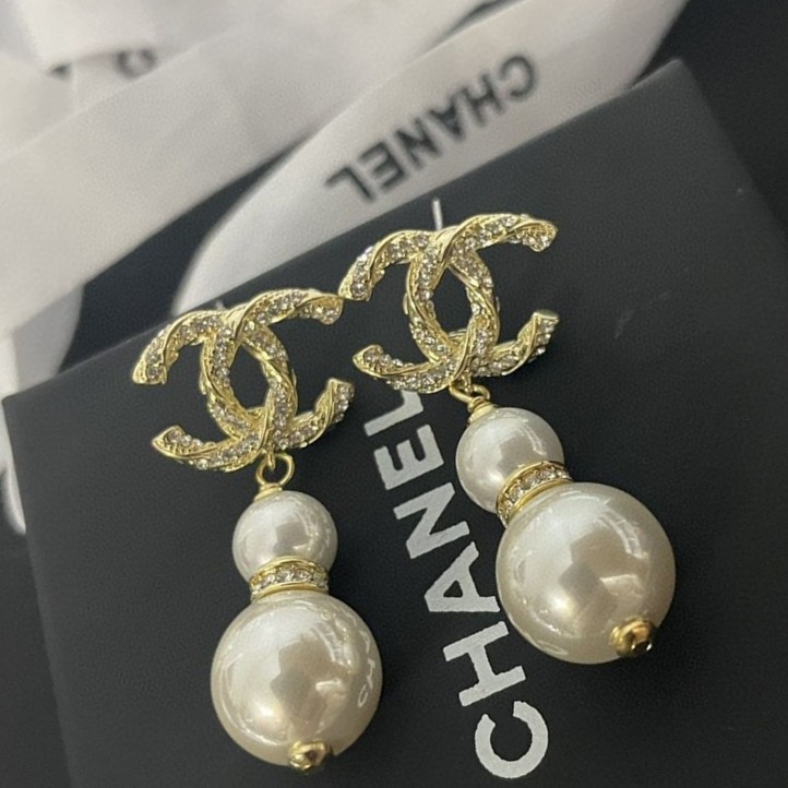 TOP CHANEL Earrings- Gold
