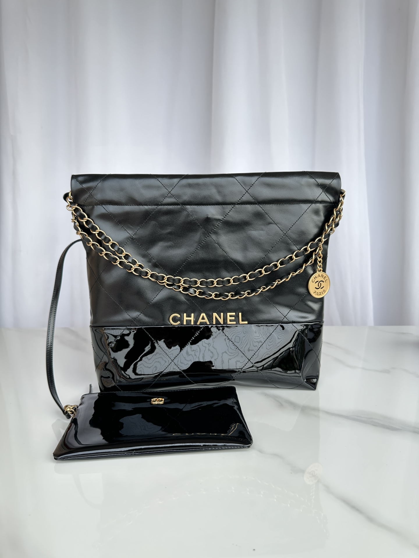 TOP CHANEL Lambskin Paired With Patent Leather 22 Bags 19x20x6cm/35x37x7cm/39x42x8cm - Black&GWH