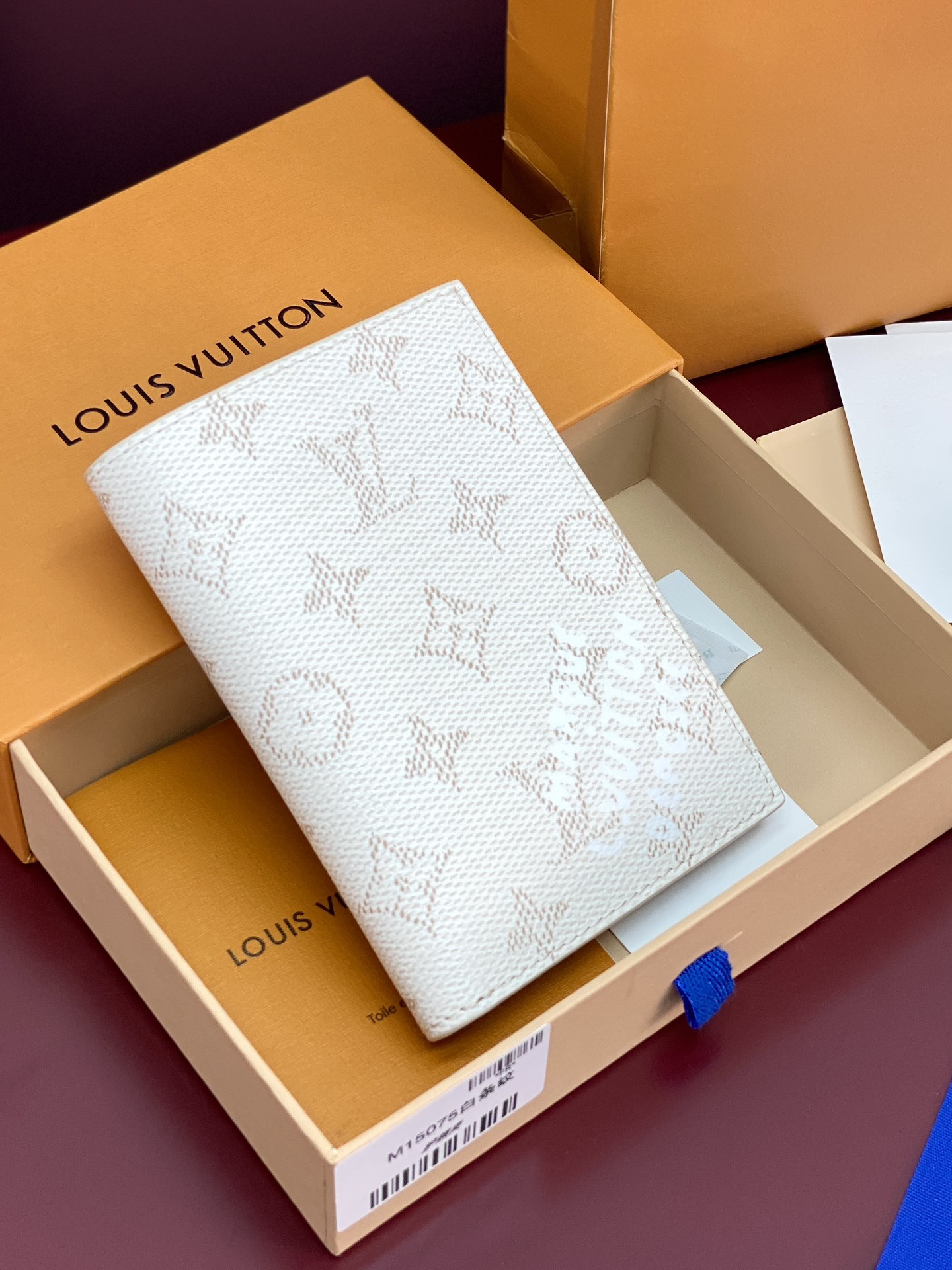 TOP Louis Vuitton LV Passport Holder in Monogram Heritage Coated Canvas / Calfskin 14x2.5x10cm - White