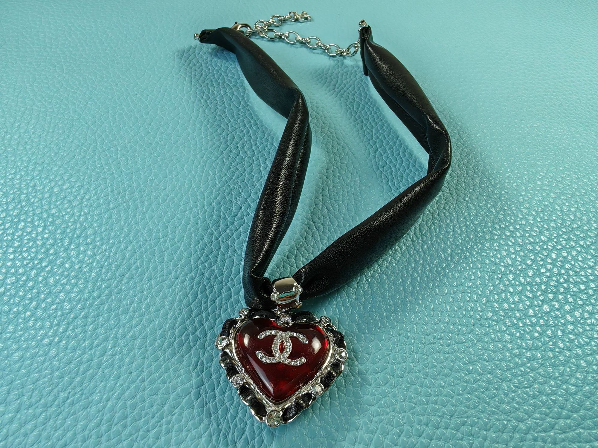 TOP CHANEL  Necklace - Black