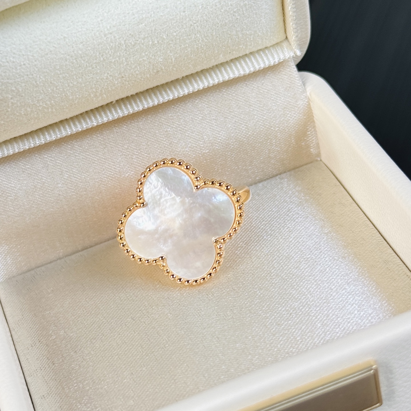TOP Van Cleef & Arpels Magic Alhambra Ring  - Gold