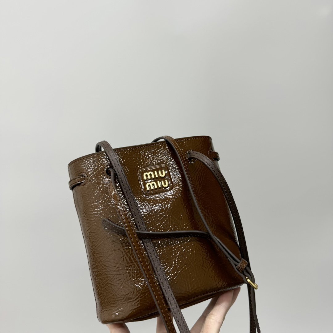 TOP Miu Miu Bucket Bag Oil Wax Leather 17*14*7 cm - 2 Color