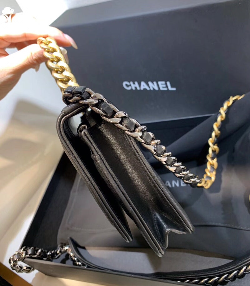 TOP CHANEL 19 WOC Bag - Black