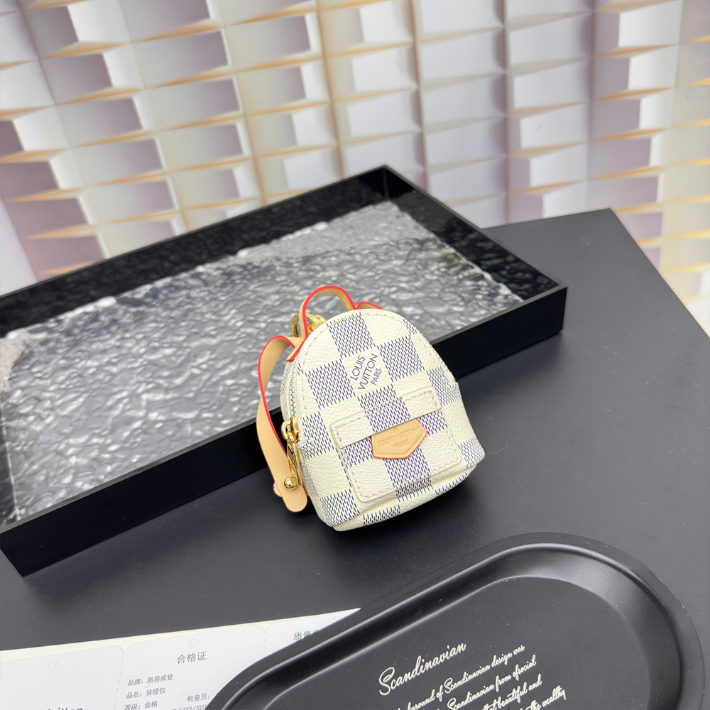 Louis Vuitton LV Keychain (Replica)