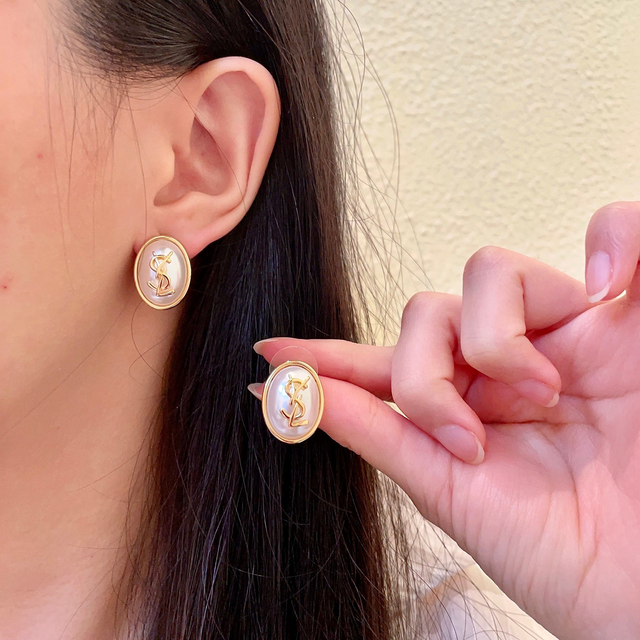 TOP Yves Saint Laurent YSL Earrings - Gold