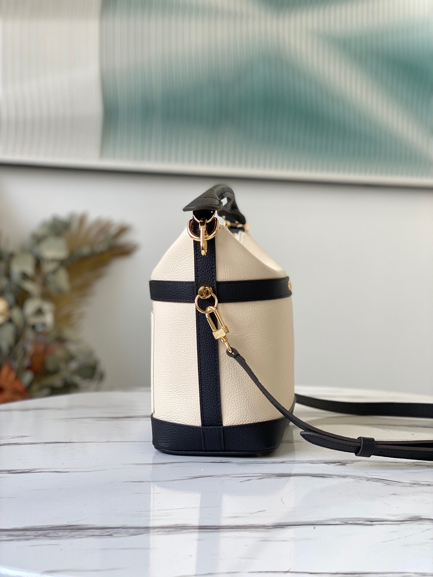 TOP Louis Vuitton LV £V Cruiser PM Shoulder Bag 25 x 22.5 x 13cm- White