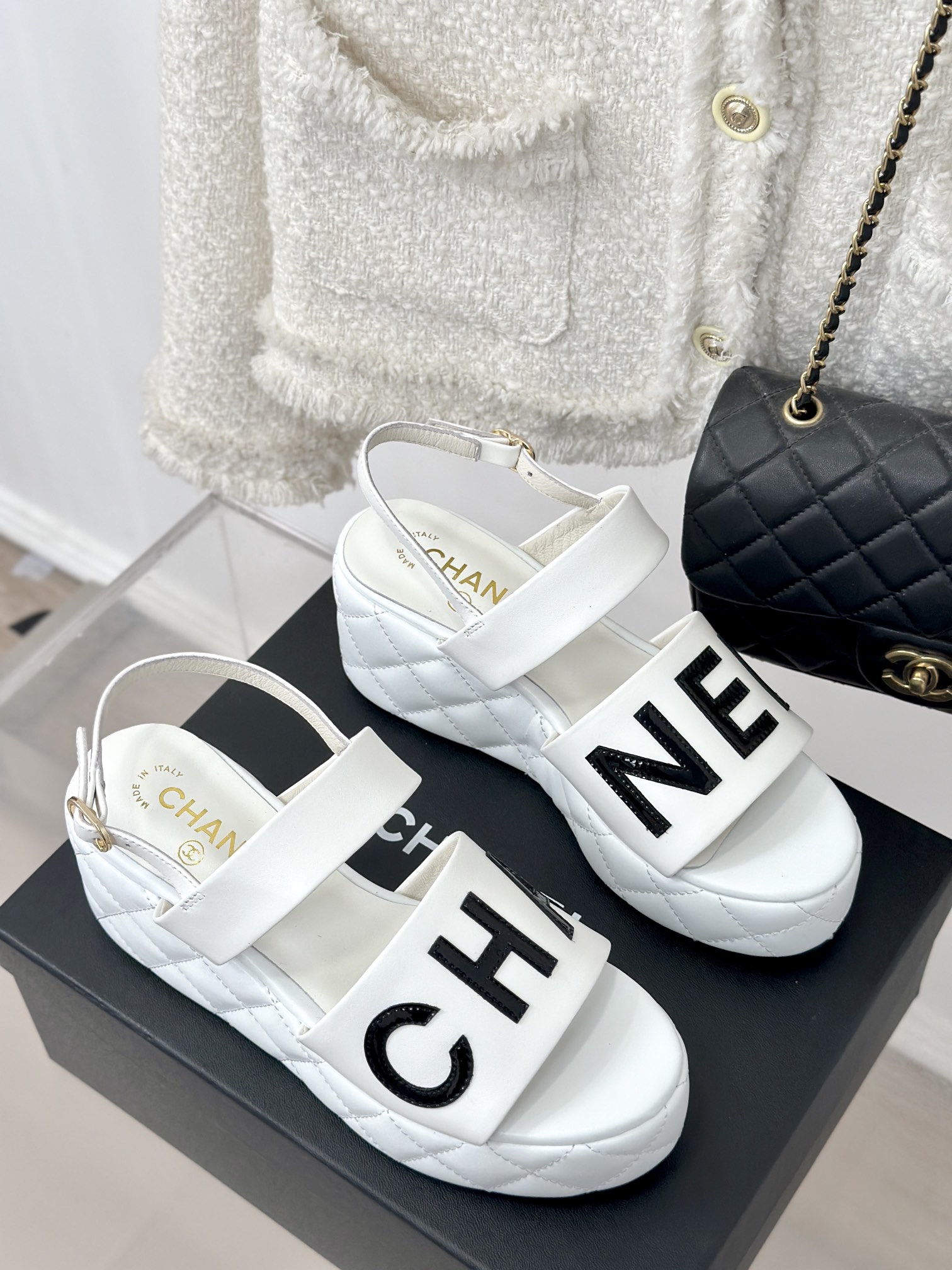TOP CHANEL CC Thick Sole Pumps - 4 Color