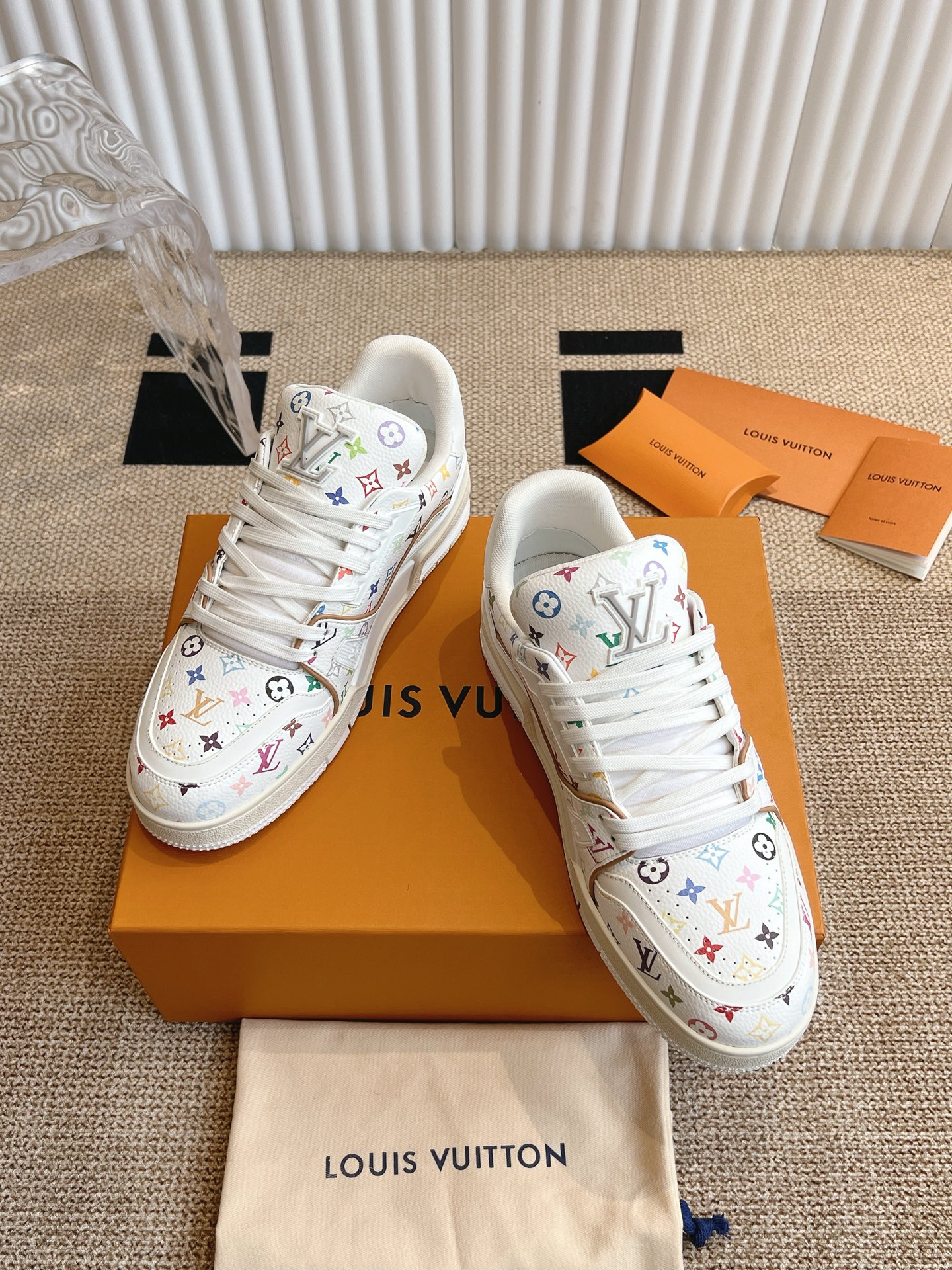 TOP Louis Vuitton LV Sneakers Cow Leather - 2 Colors